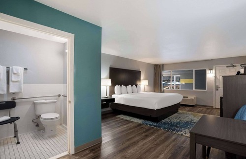 South Richland Hotel | Relax at Richland Riverfront Hotel with Pool and Spa