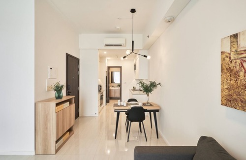 Tan Qui Dong Apartment | Discover Richlane Residences: Pet-Friendly Retreat with Pool