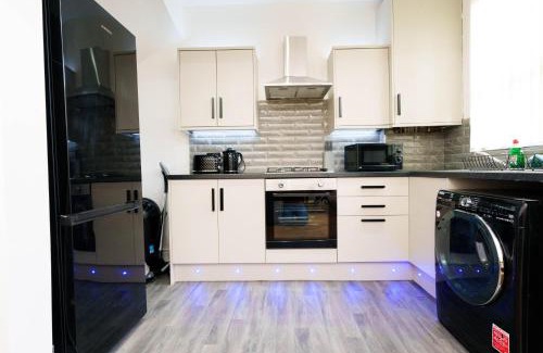 Leeds House | Family-Friendly Getaway at Richmond House - 8/10 Rated