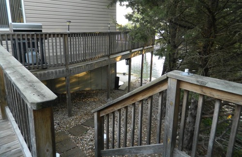 Aberdeen House | Perfect Richmond Lake Getaway with Pool and Ocean Views