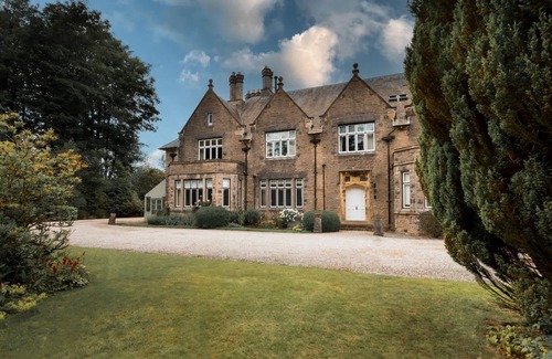 Kendal Apartment | Elegant Richmond Place - Family-Friendly Apartment Retreat