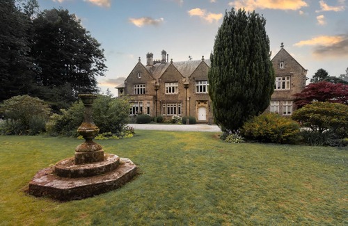 Kendal Apartment | Elegant Richmond Place - Family-Friendly Apartment Retreat