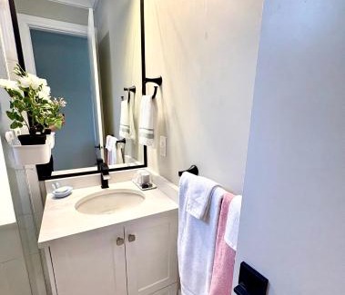 Richmond House | Eco-Friendly Sweet Home: Family Friendly with Hot Tub