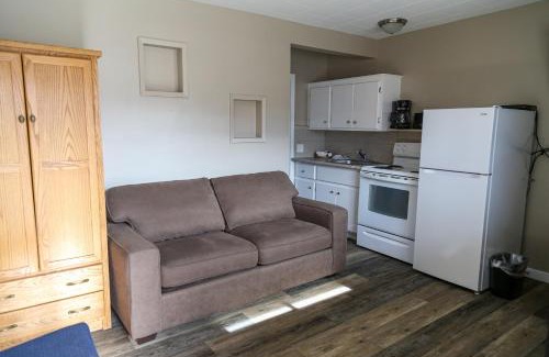 Okanagan-Similkameen Hotel | Richter Pass Beach Resort: Relax by the Private Oceanfront