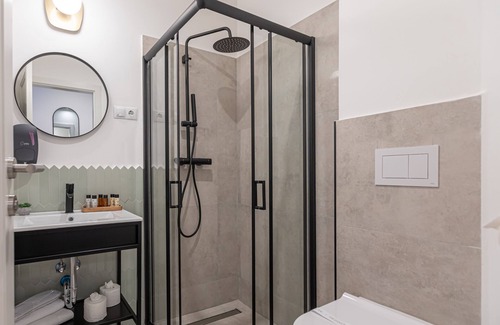 Brasov City Centre House | Inviting Richter Residence with Kitchen & Breakfast Included