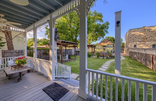 Fredericksburg House | Perfectly Located Rickerhaus: 2BD Cottage Near Main Street