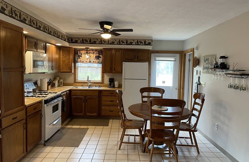 Shawanese Cabin | Discover Rickett’s Hidden Treasure: Pet-Friendly Escape