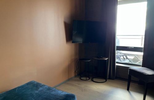 Beitostolen Apartment | Idyllic Views at Riddertunet with Pet-Friendly Amenities
