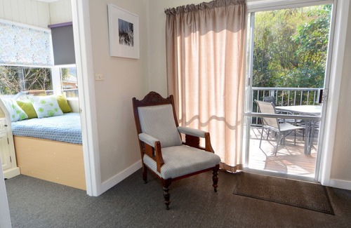 Mount Beauty Cottage | Rest Easy with Spa Access and Lake Views - Guest Rated 9.8