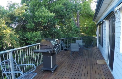 Mount Beauty Cottage | Rest Easy with Spa Access and Lake Views - Guest Rated 9.8