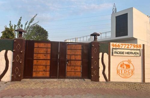 Faridabad House | Relax at Ridge Heaven Farm: Pet-Friendly Retreat with Pool