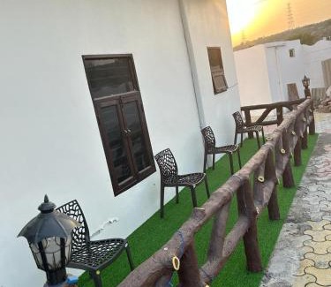 Faridabad House | Relax at Ridge Heaven Farm: Pet-Friendly Retreat with Pool