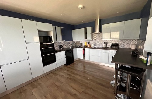 Ashford Cottage | Ridge House Stables: Family-Friendly Retreat with Pool