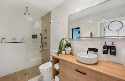 Middle Ridge House | Ridge Retreat: Oceanfront Bliss with a 9.9/10 Rating