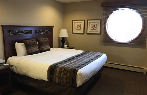 Tahoe Village Resort | Top-Rated Ridge Tahoe Resort with Ocean View & Spa