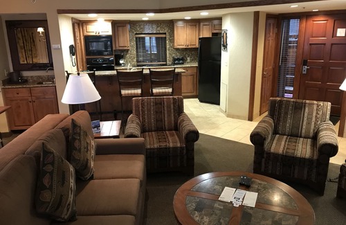 Tahoe Village Resort | Comfortable Ridge Tahoe Resort with Master Suites & Spa