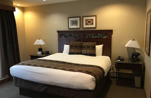 Tahoe Village Resort | Comfortable Ridge Tahoe Resort with Master Suites & Spa