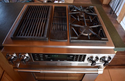 Westcliffe Cabin | Idyllic Ridge-Top Retreat: Hot Tub & Dog Friendly Stay