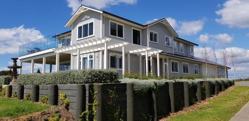Aongatete Bed & Breakfast | Ridgeton: Oceanfront Retreat with Top Guest Ratings