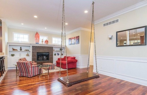 Georgetown House | Discover Ridgeview's Oasis: A Unique Stay with Pool Access