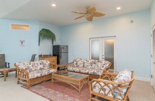Georgetown House | Discover Ridgeview's Oasis: A Unique Stay with Pool Access