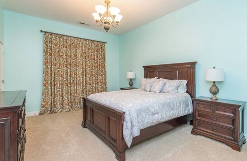 Georgetown House | Discover Ridgeview's Oasis: A Unique Stay with Pool Access