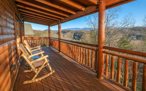 Caton Villa | Unwind at Ridgeview Splash: 4-Star Poolside Paradise