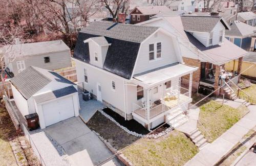 Norwood House | Comfortable Ridgeway 2 Bedroom House near Xavier Downtown