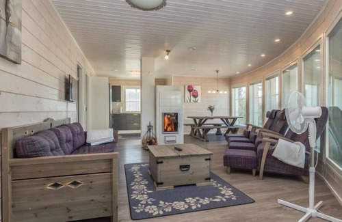 Hirvensalmi House | Scenic Riemukaari: Lake View, Spa & Family-Friendly Retreat