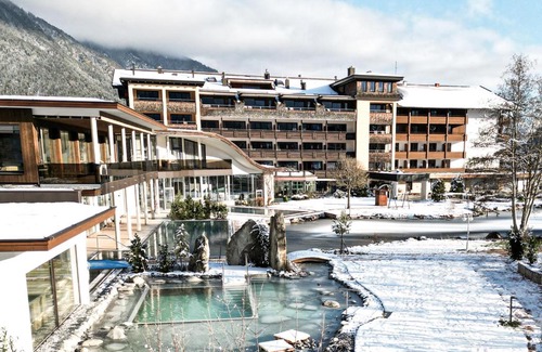 Pertisau Hotel | Rieser Achensee Resort: Family-Friendly with Spa & Pool