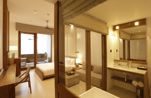 Thiranagama Hotel | Discover Riff Hikkaduwa: 5-Star Escape with Ocean Views