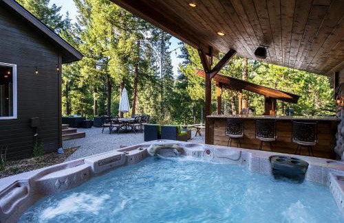 Ardenvoir Cabin | Riffle River Lodge by NW Comfy Cabins
