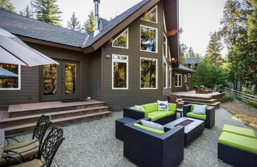 Ardenvoir Cabin | Riffle River Lodge by NW Comfy Cabins