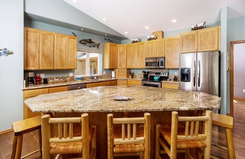 Ardenvoir House | Riffle River Lodge: Pet-Friendly Retreat with Game Room