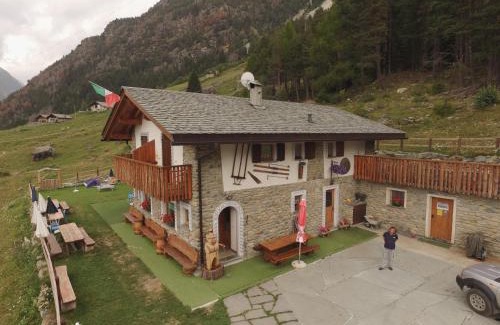 Lanzada Ski Chalet | Rifugio Alpe Ponte: Pet-Friendly Retreat with Breakfast
