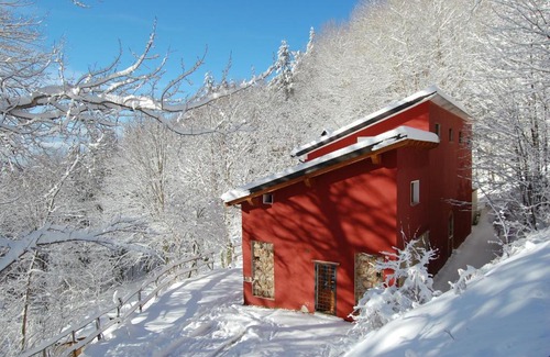 Celico Hotel | Inviting Rifugio Casello Margherita with Breakfast Included
