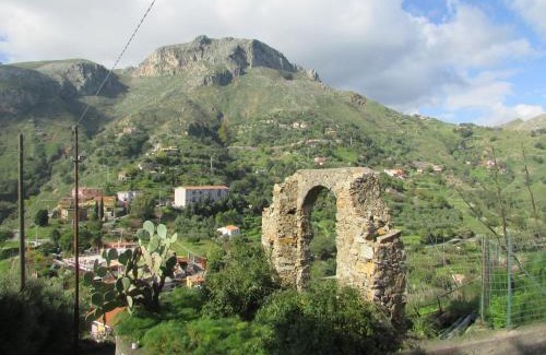 Castelmola House | Pet-Friendly Stay at Rifugio dei tre Pini – 8.9/10 Rating!