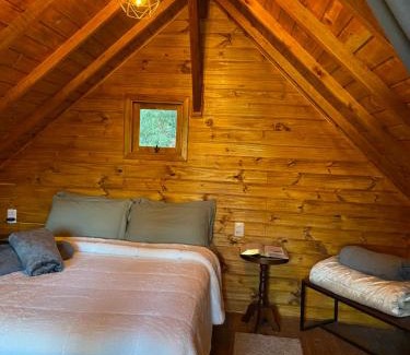 Mato Queimado Ski Chalet | Exceptional Rifugio del Camino Cabana with Breakfast Included