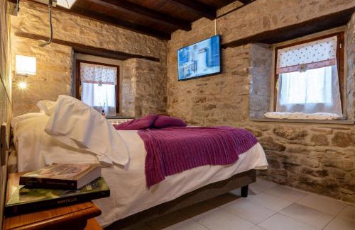 Roncoscaglia House | Rifugio del Firenze Ninfa: Pet-Friendly Stay with Hot Tub