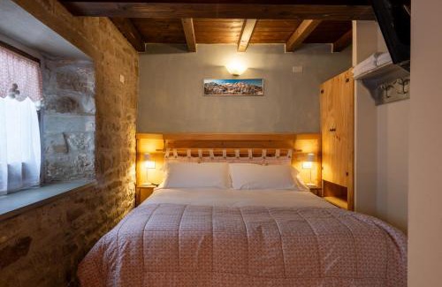 Roncoscaglia House | Rifugio del Firenze Ninfa: Pet-Friendly Stay with Hot Tub