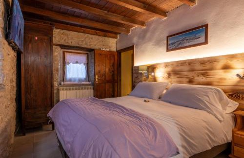 Roncoscaglia House | Rifugio del Firenze Ninfa: Pet-Friendly Stay with Hot Tub