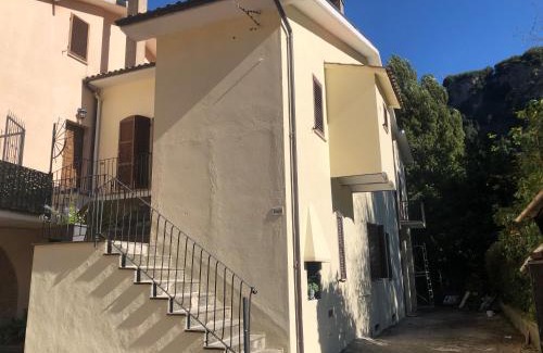 Terni House | Welcoming Rifugio della Cascata: Pet & Child Friendly Retreat