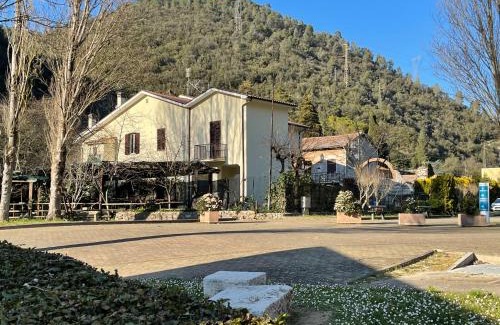 Terni House | Welcoming Rifugio della Cascata: Pet & Child Friendly Retreat