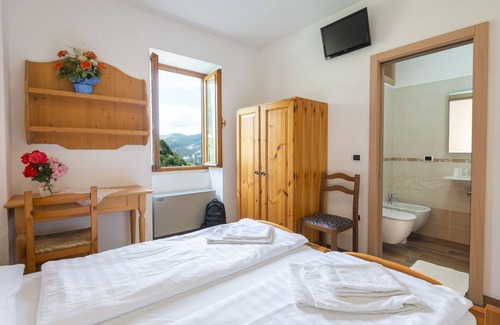 Avio House | Delightful Stay at Rifugio Monte Baldo: Family-Friendly Retreat