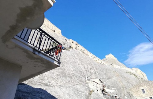 Sperlinga House | Charming Rifugio Porta Nord: Pet-Friendly Retreat
