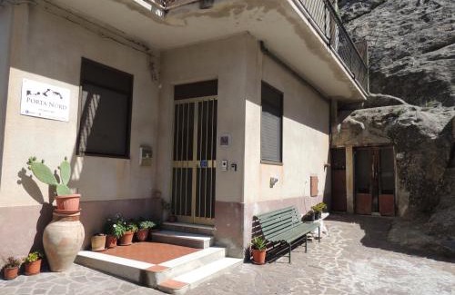 Sperlinga House | Charming Rifugio Porta Nord: Pet-Friendly Retreat