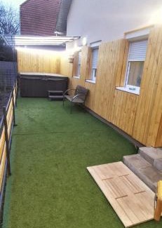 Agard Apartment | Family-Friendly Rigófészek Apartmanház with Pet Amenities