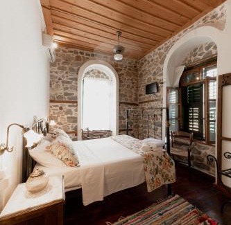 Nafplio Bed & Breakfast | Inviting Rigas Pension Nafplio: 9.1/10 with Breakfast Included