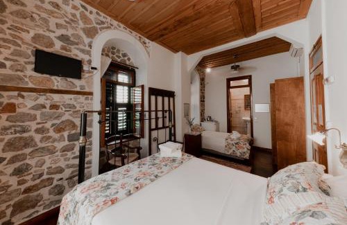 Nafplio Bed & Breakfast | Inviting Rigas Pension Nafplio: 9.1/10 with Breakfast Included