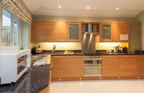 Portinscale House | Riggside Keswick: Guest Rated 9.8 with Mountain Views & Pool